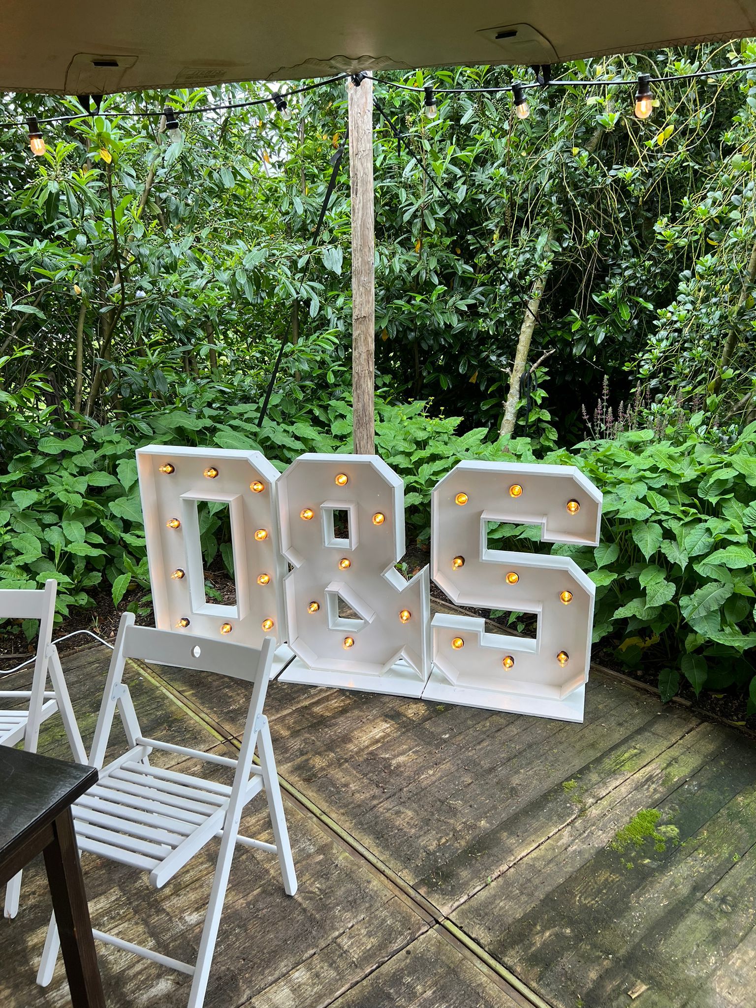 Backdrop bij je photobooth? 17 XL lichtletters huren