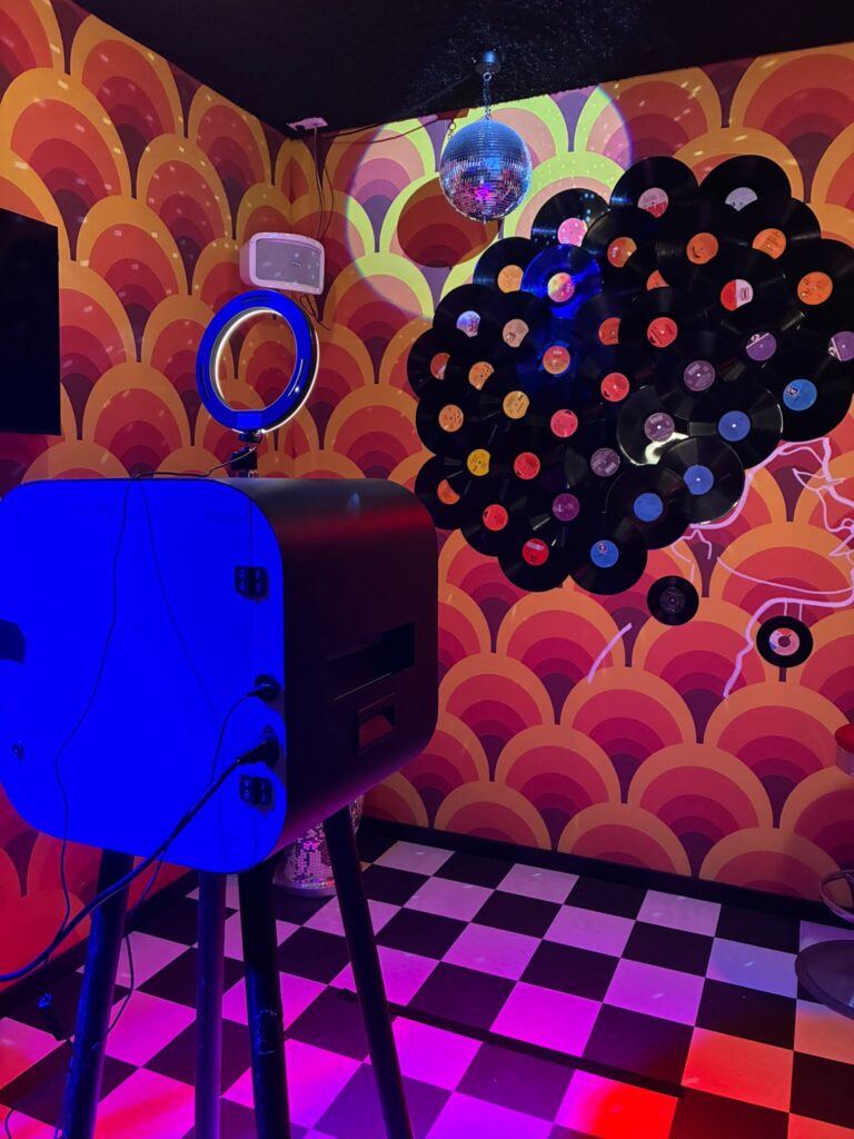 Photobooth bij een trouwlocatie aan de Danzigerkade in Amsterdam